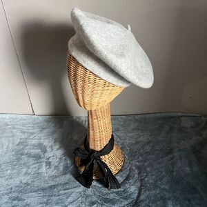 Classic Light Gray Wool Beret | Minimalist French Style Hat | Unisex Vintage